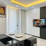 17 Luxury In The Center