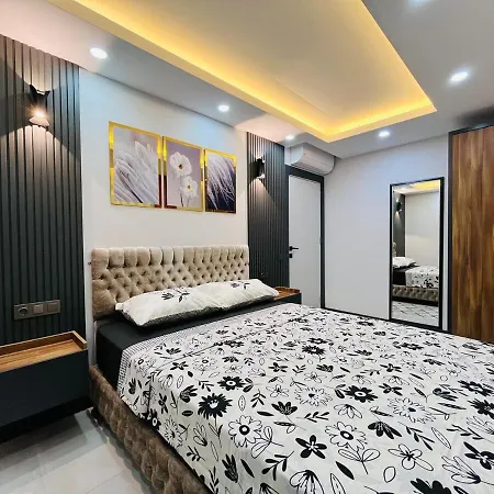 17 Luxury In The Center